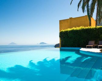 Hotel Ravesi - Malfa - Bazén