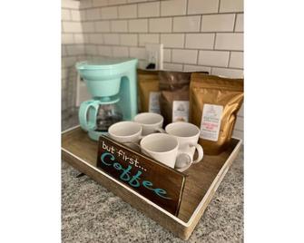 Cheerful 2-bedroom Edenton bungalow getaway - Edenton - Patio