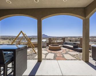 Turtleback Oasis! Mins To Lake, Hot Springs & Golf - Elephant Butte - Balcony