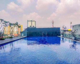Comfy And Minimalist Studio At Evenciio Margonda Apartment - Depok - Pileta