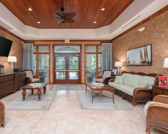 Coral Sands Resort by Palmera - Hilton Head Island - Living room