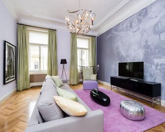 Grand Central Residence By Tkc - Prague - Living room