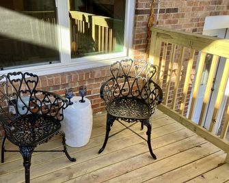 Downtown 2br Apartment - Marshall - Balkón