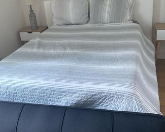 Luxury Entire Studio Minutes From Time Square! - Queens - Bedroom