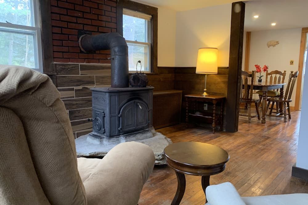 5 Minutes from The Appalachian Trail and Mount Washington. In the Berkshires!