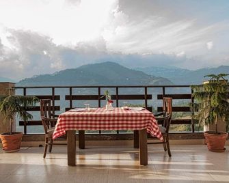 Flag House Resort - שימלה - מרפסת