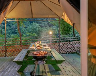 Hongcheon Opera Bien Glamping - Hongcheon - Balcony