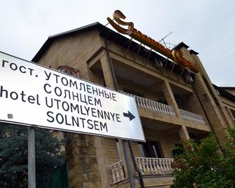 Utomlyonnye Solntsem - Krasnaya Polyana - Edificio