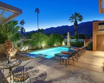Casa Primrose - Central Location, Spectacular Mountain Views, Close to Downtown - Palm Springs - Pool