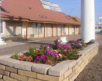Free Breakfast Inn - Oakley - Gebäude