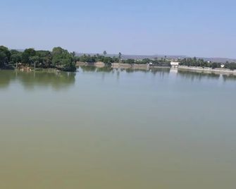 Hotel Shiv Lake - Бхудж - Вигляд зовні