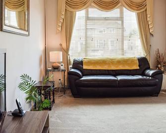 Serenity Comfort - Sutton Coldfield - Living room