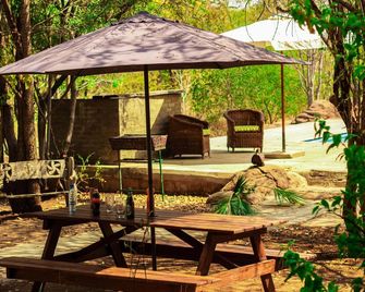 3 Bedroom House Sleeps 6, Mini Bar, Free Parking - Livingstone - Patio