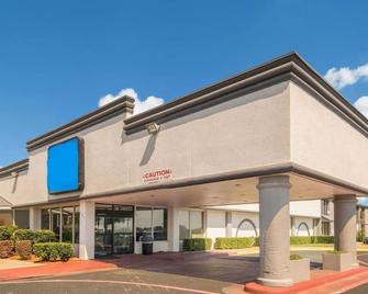 Rodeway Inn - Duncanville - Building