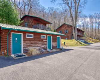 Campground Cabin - Lake Junaluska - Building