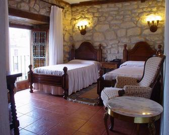 Hotel Tres Coronas de Silos - Santo Domingo de Silos - Camera da letto
