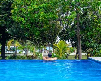 Salili Bungalow - Sira Selatan - Piscine