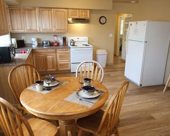 Freshly Remodeled 2 Bedroom, Full Kitchen, living Room Suite, in Cascade unit #1 - Cascade - Restaurant
