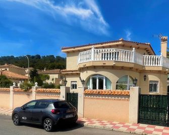 6 Bed Sleeps 12/14 Wifi -Air Con- Pool Table- Sky Tv - San Miguel de Salinas - Building