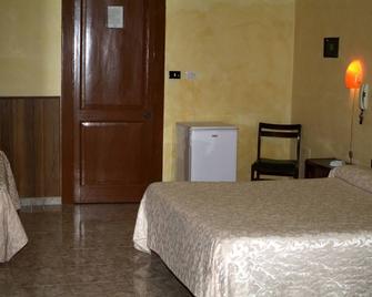 Hotel Touring - Messina - Bedroom