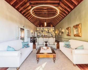 برادور دي لا بالما - بيرنا باجا - غرفة معيشة