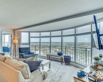 Beautiful Daytona Beach Shores Condo w/ Hot Tub! - Daytona Beach Shores - Living room