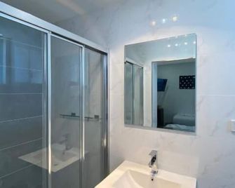 Central Motel Mudgee - Mudgee - Bathroom
