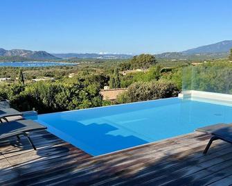 Villa Arazu, 10 personnes, piscine chauffée, vue mer, 15 minutes à pieds plage - Sainte-Lucie-de-Porto-Vecchio - Pool