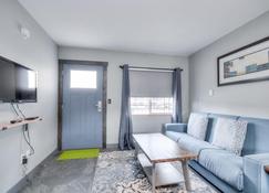 Suite 304 - 1BR Apartment with 2 Beds and Kitchenette - Rapid City - Sala de estar