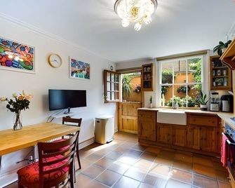 The Clapham Apartment With Private Patio - London - Dining room