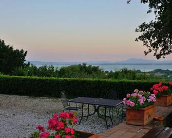 Relais Borgo Torale - Passignano sul Trasimeno - Patio