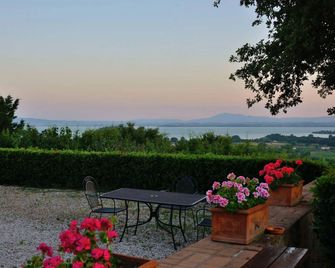 Relais Borgo Torale - Passignano sul Trasimeno - Patio