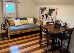 Cozy 1 bedroom apartment. - Omaha - Restaurang