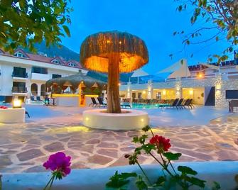 Akdeniz Beach Hotel - Ölüdeniz - Building