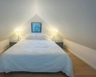 Scandi-Modern Cabin: Views + Design Near Stowe - Waterbury - Bedroom