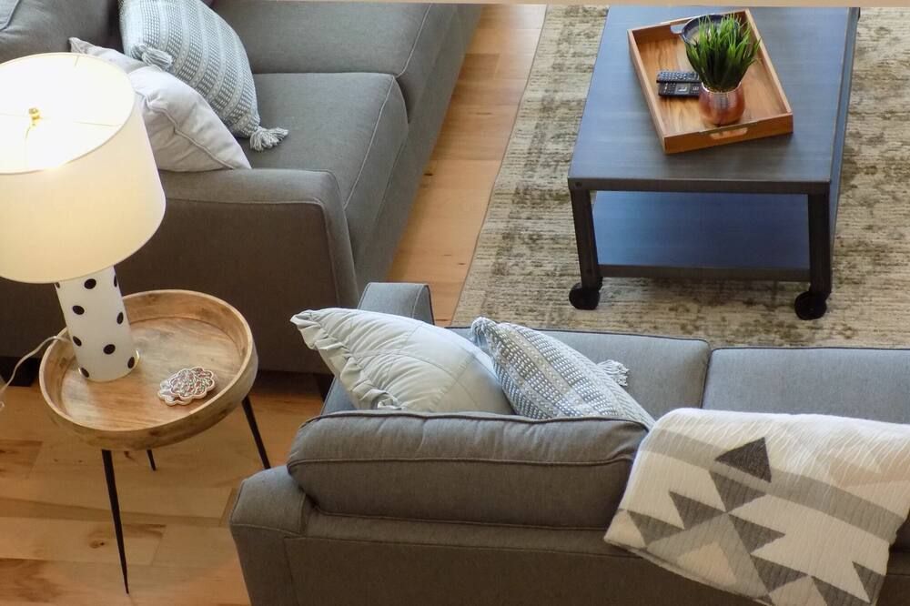 A Tennessee Tiny House: A Quiet Readaway Retreat for Rest & Reconnection - קלרקסוויל - סלון