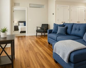 Dwntwn Suite, Rock Hall, Stadium, Casino, Csu - Cleveland - Living room