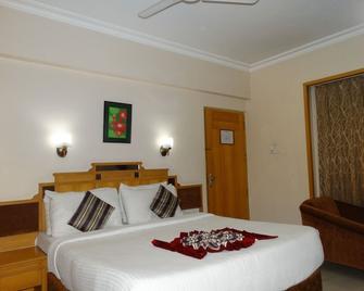 Hotel Kalyan Residency - Tirupati - Bedroom