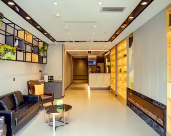 Home Inn Neo Beijing Capital University of Economics and Business Tiantan Hospital - Pekín - Recepción