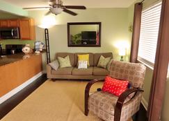 Biloxi/ Elegant 1 Br Condo Steps To The Beach. Casinos. Photos By Jill Runnels - Biloxi - Living room