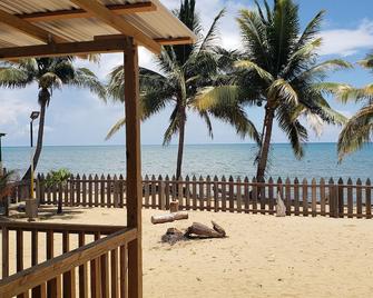 Pal's on the beach - Dangriga, Belize - Dangriga - Пляж