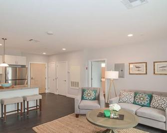 Beautiful new apartment 2bed/2bath Waltham - Waltham - Living room
