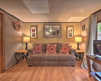 Matt Dillon Cabin about 1 Mile to Raystown Lake! - Huntingdon - Huiskamer