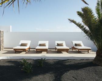 Alava Suites - Costa Teguise - Patio