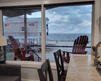 Las Casitas on Magnolia Beach - Casita B - Port Lavaca - Balcony