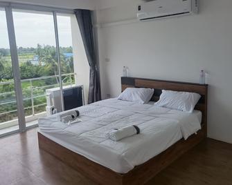 Yyk Townhouse - Nakhon Chai Si - Habitación