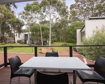 Margarets Forest Holiday Apartments - Rivière Margaret - Patio