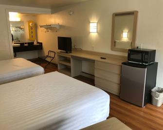 Travelodge by Wyndham Fayetteville - Fayetteville - Ložnice