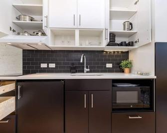 Experience Downtown Hartford near XL Center - Hartford - Kitchen