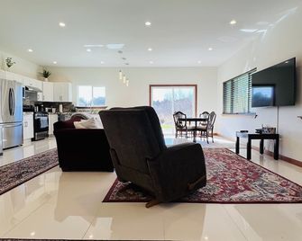 The Nook, Private Beach House - Fort Bragg - Wohnzimmer